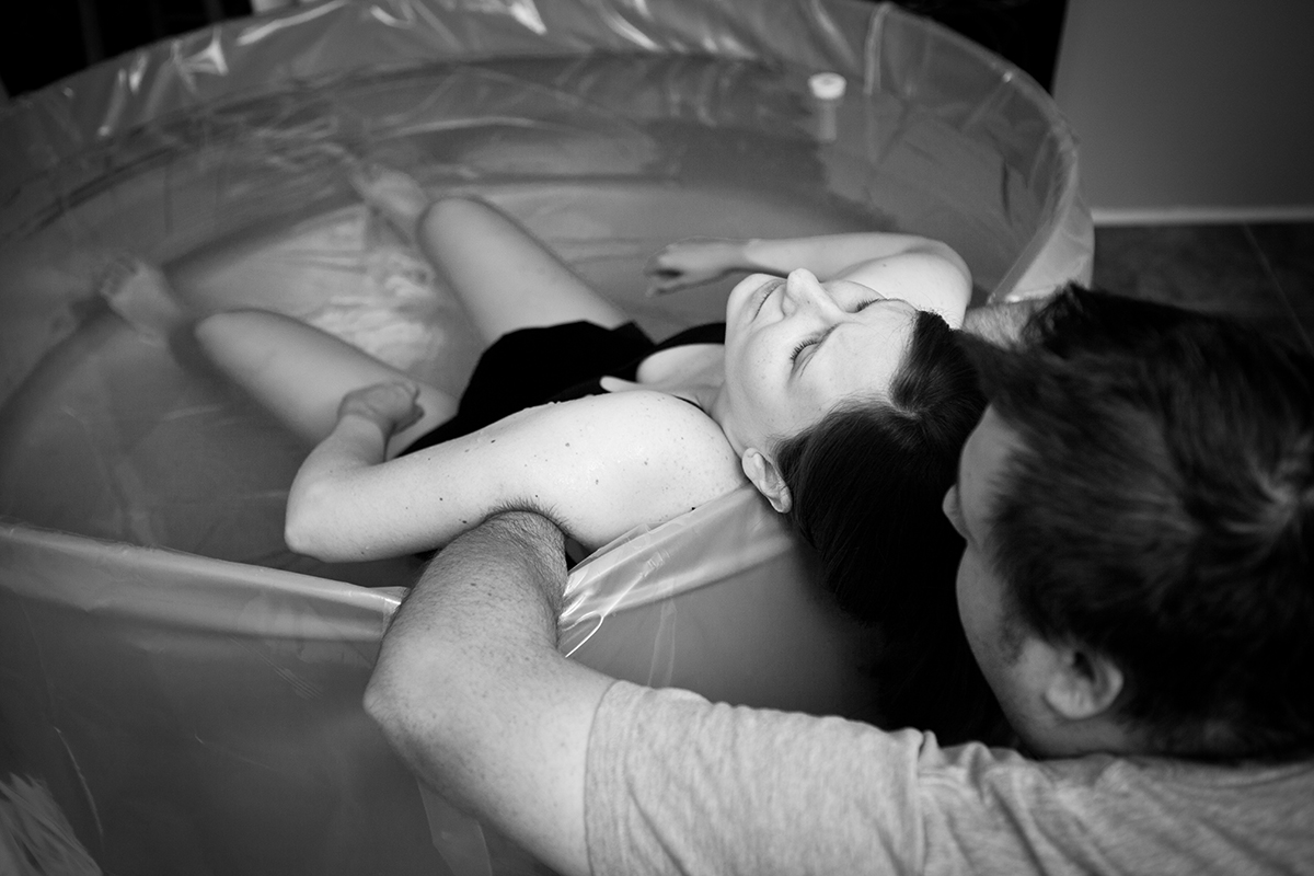 Accoucher dans l'eau: en quoi cela consiste t-il?